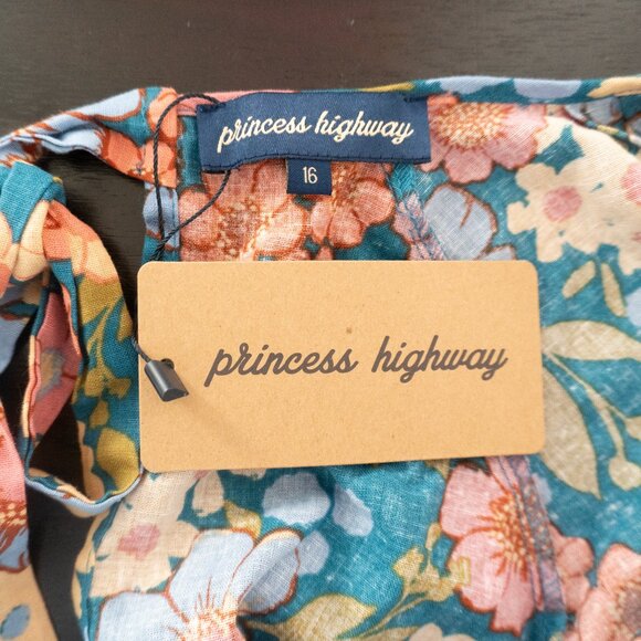 Princess Highway - Romantic Floral Top - Picture 6 of 6